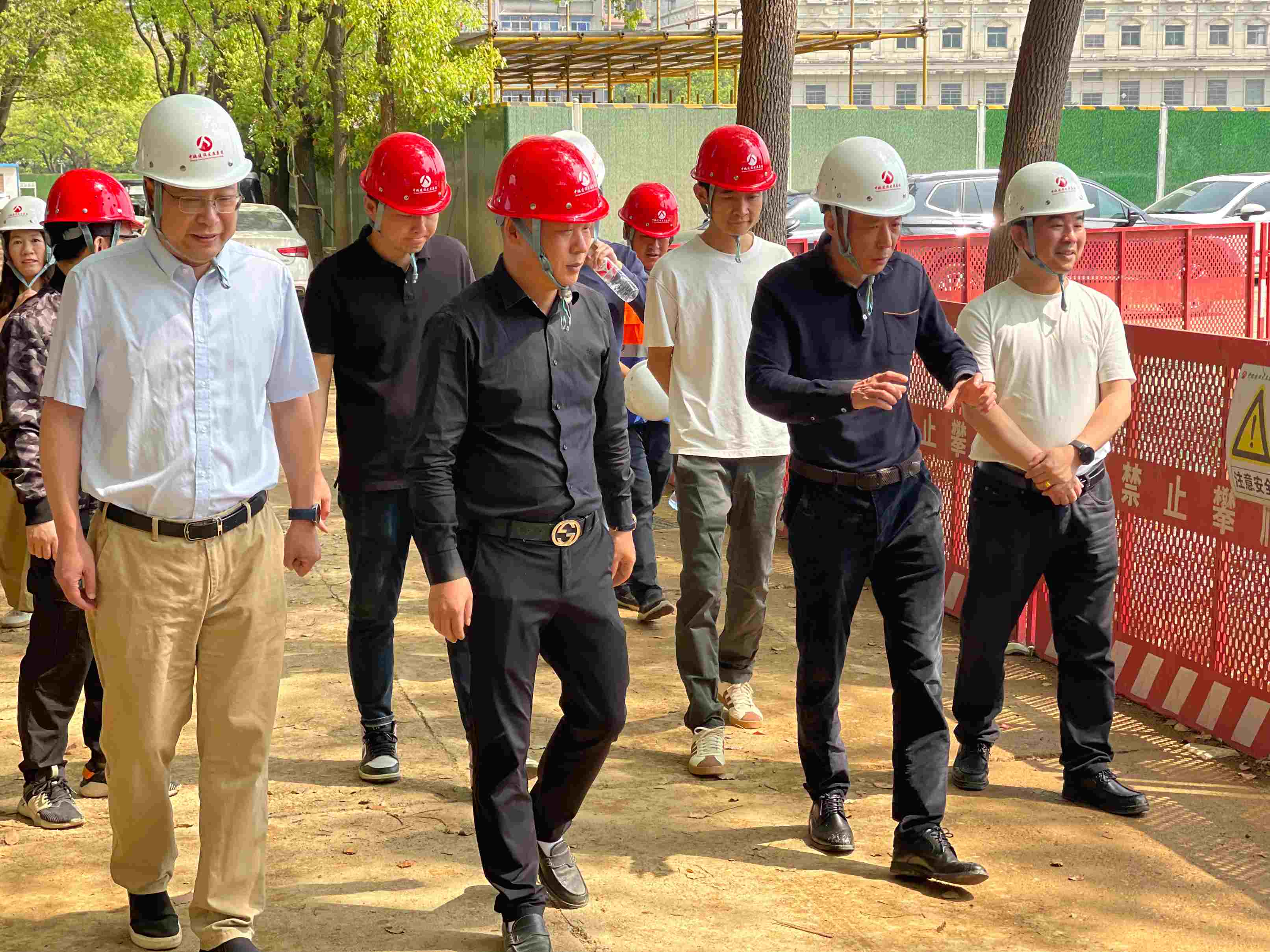 萬(wàn)昆董事長(zhǎng)深入公司在建項(xiàng)目調(diào)研督導(dǎo)